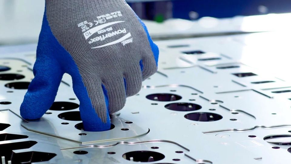 lavorazione materiali in acciaio