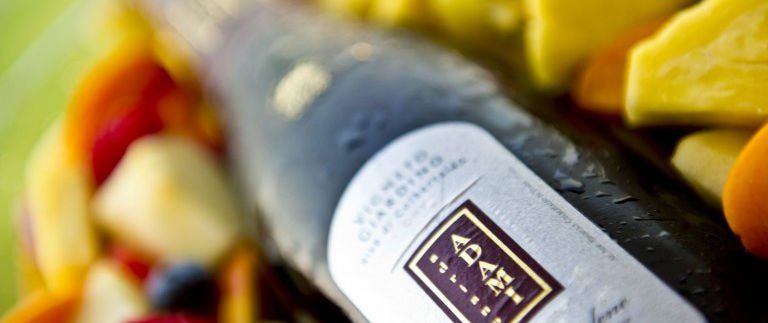 Bottiglia di vino della cantina Adriano Adami