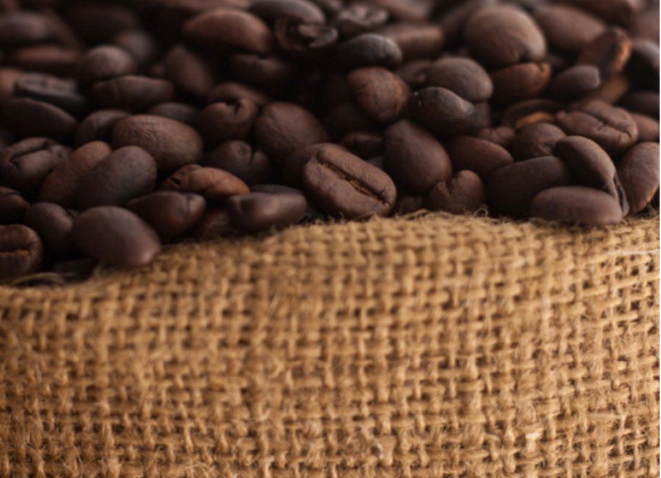 Sacca di juta contenente chicchi di caffè