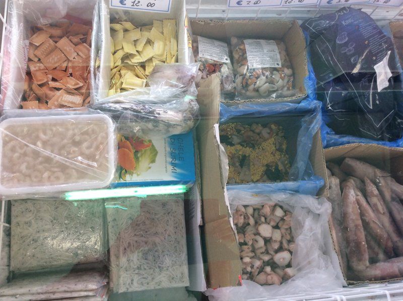 Assortimento di pesce surgelato