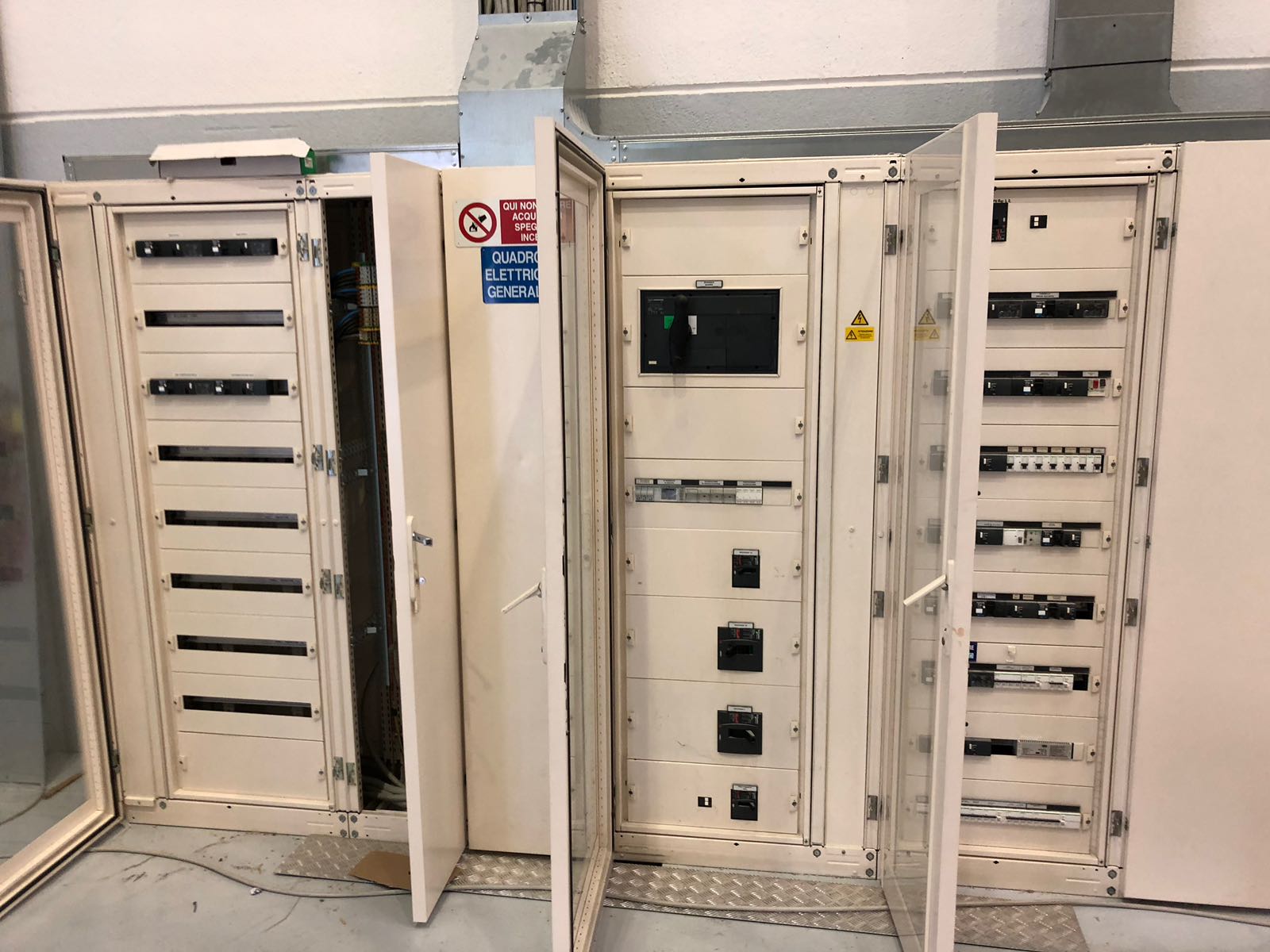 impianto elettrico complesso per aziende