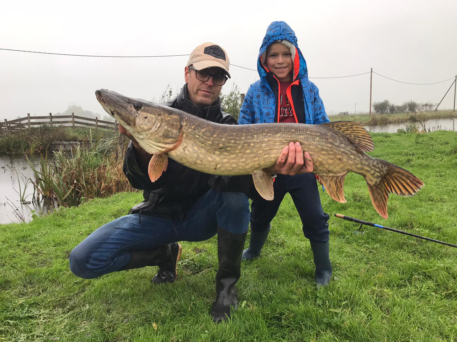 Ingezonden foto van Thomas met een grote snoek