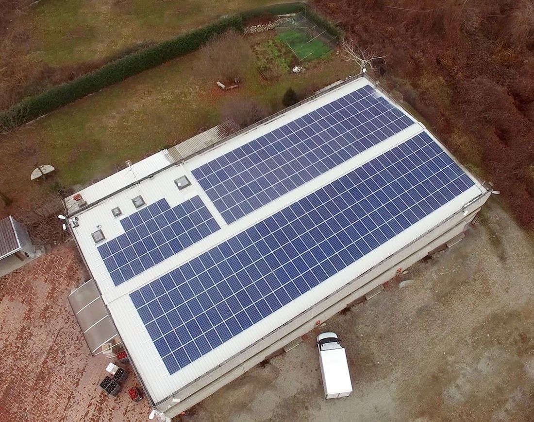 industria tessile eco-friendly con pannelli solari