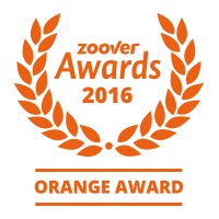 Logo van de Zoover Awards 2016 Orange Award: Een oranje lauwerkrans omringt de tekst 