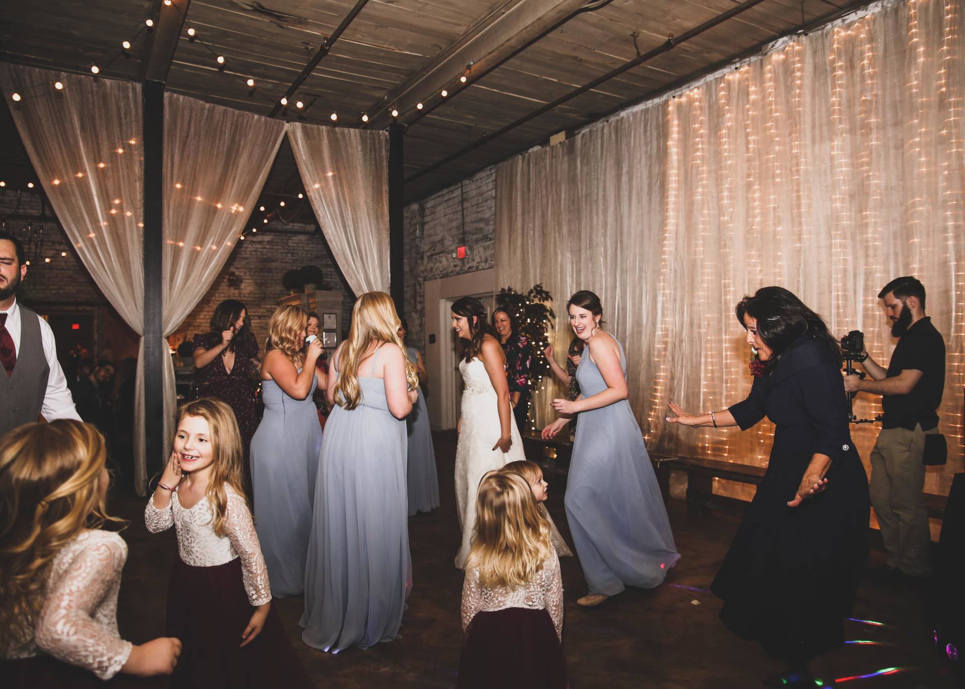 wedding party dancing