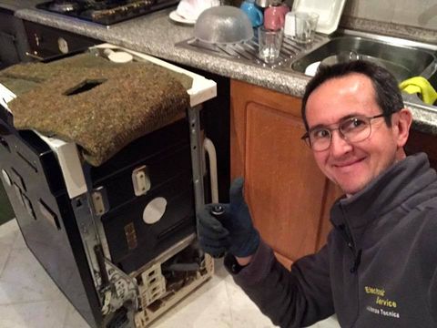 Riparazione di una lavastoviglie electrolux a domicilio del cliente