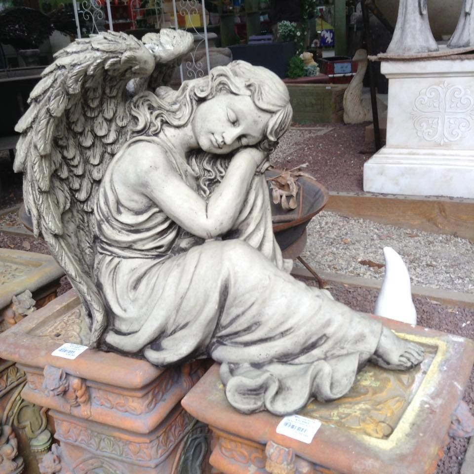 statue