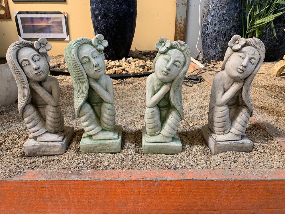 statue