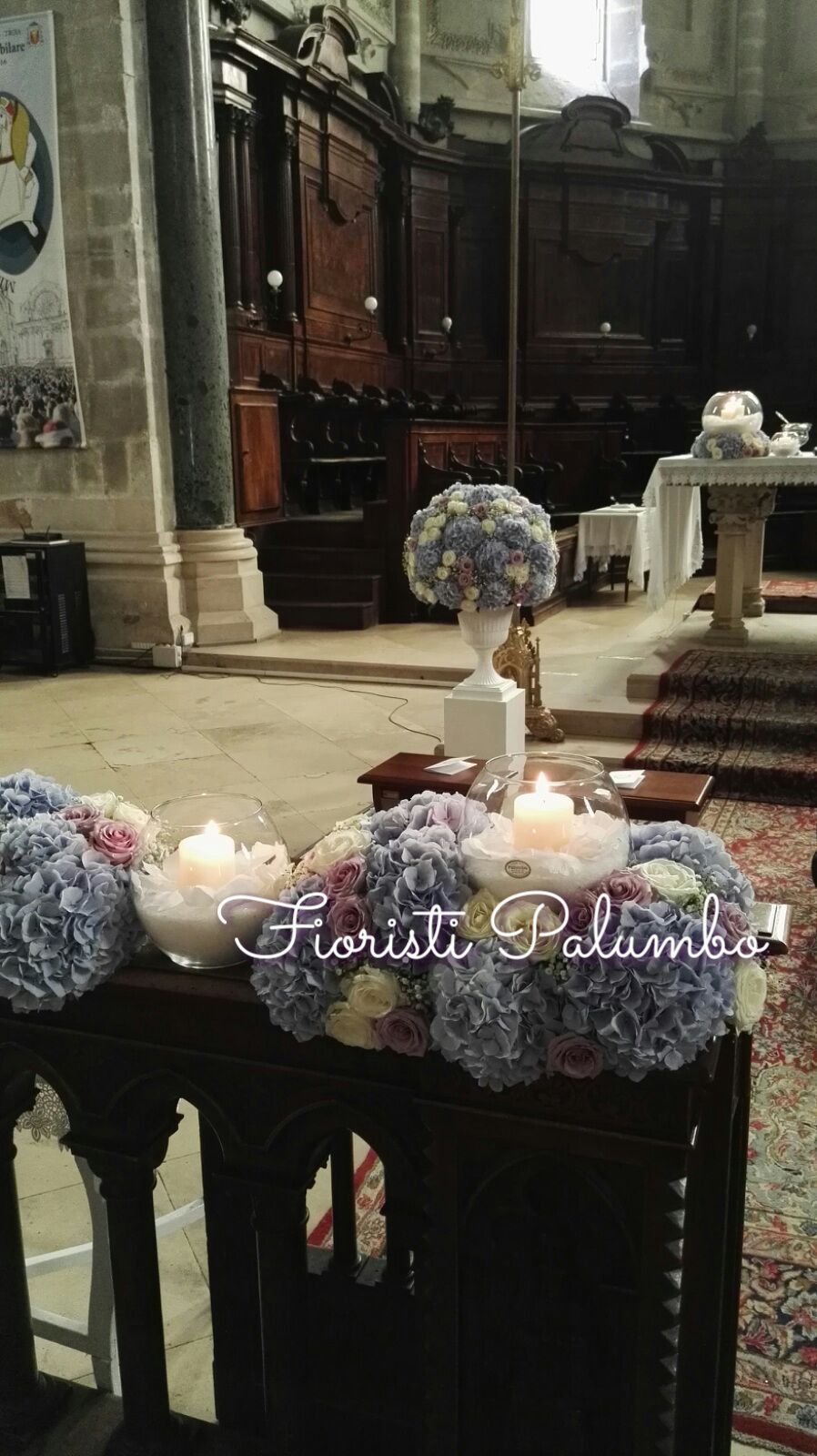 fiori su altare