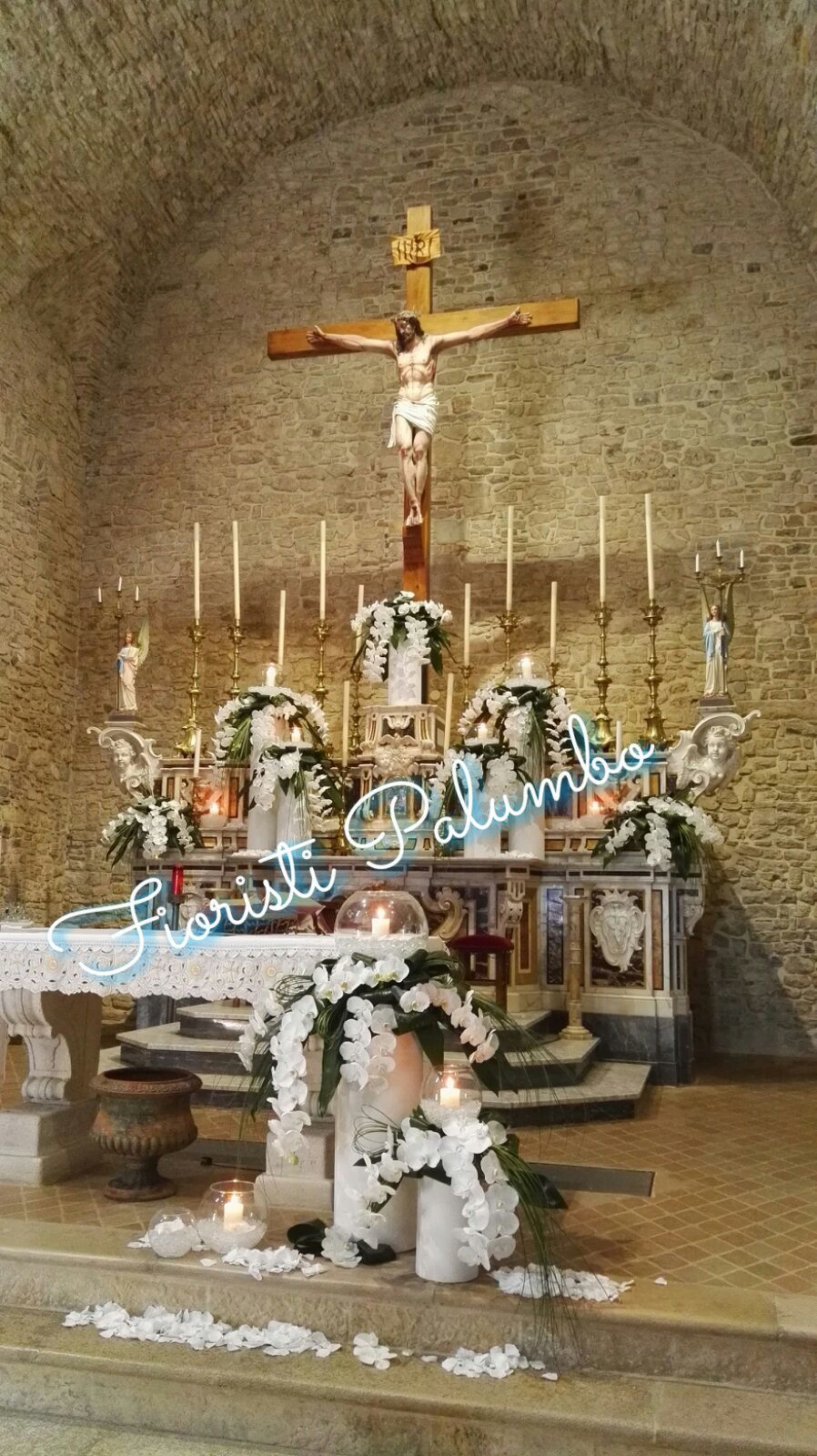 altare con fiori