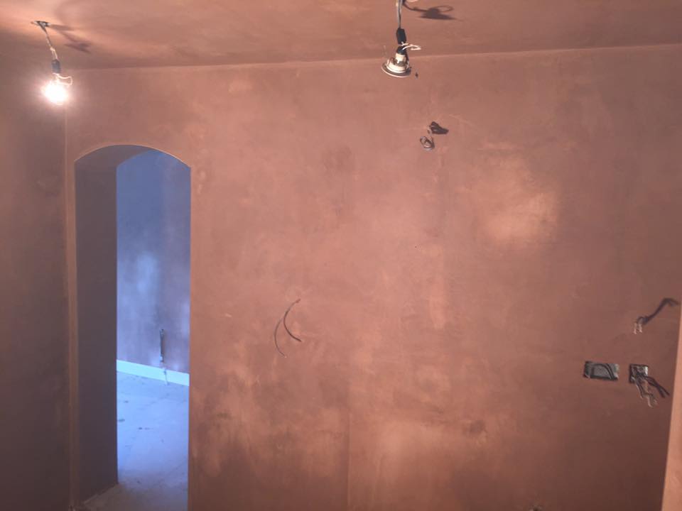 A room with a doorway and a light on the ceiling.
