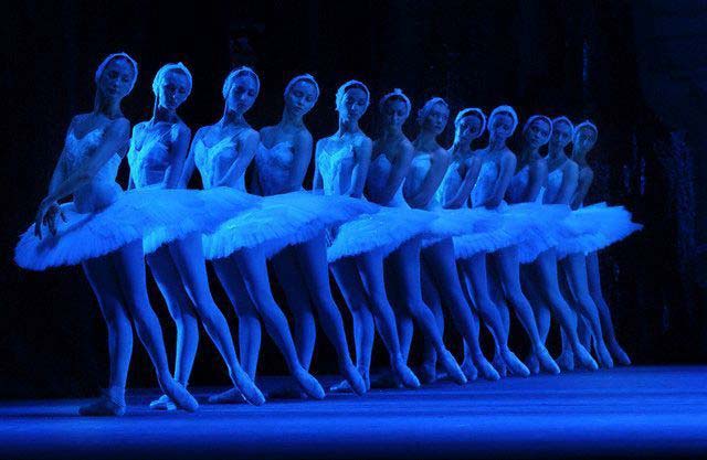 ballerine con il tutù bianco