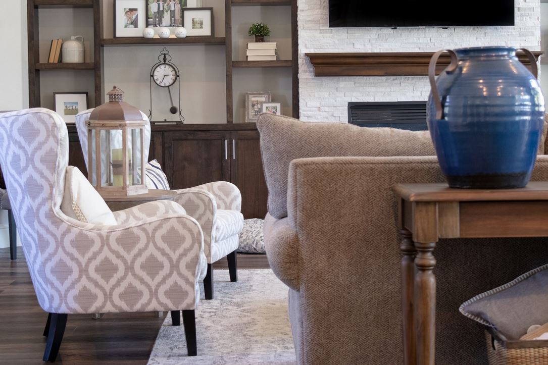 Cluttered lounge - no space for Pilates