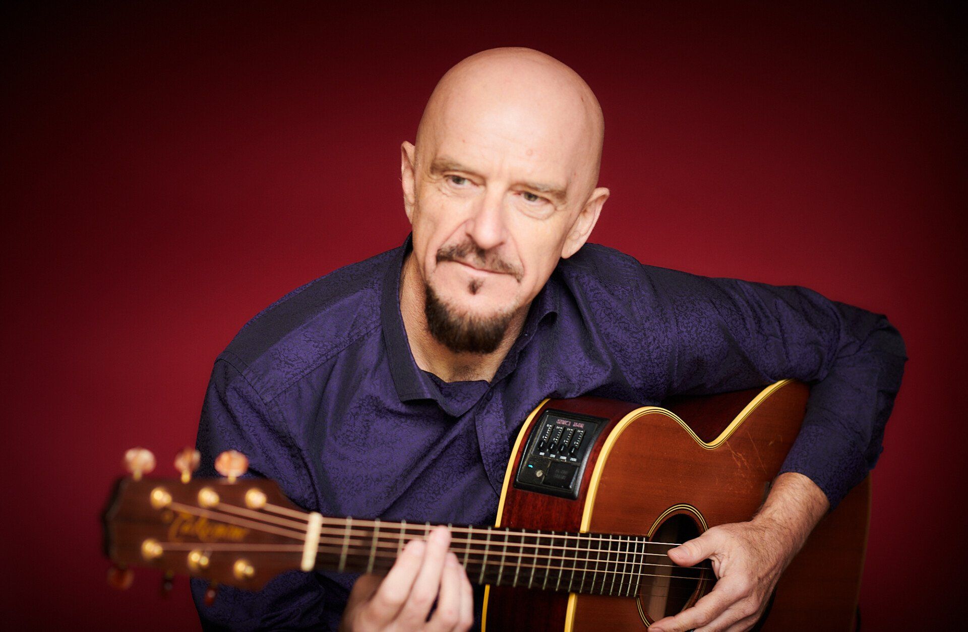 Portrait of online guitar lessons teacher David Rollins