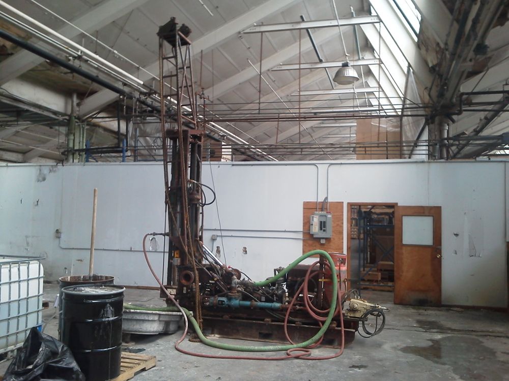 a large room with a drill in the middle of it