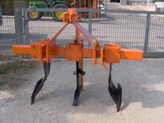 Arieggiatore decompattatore ad ancore curve