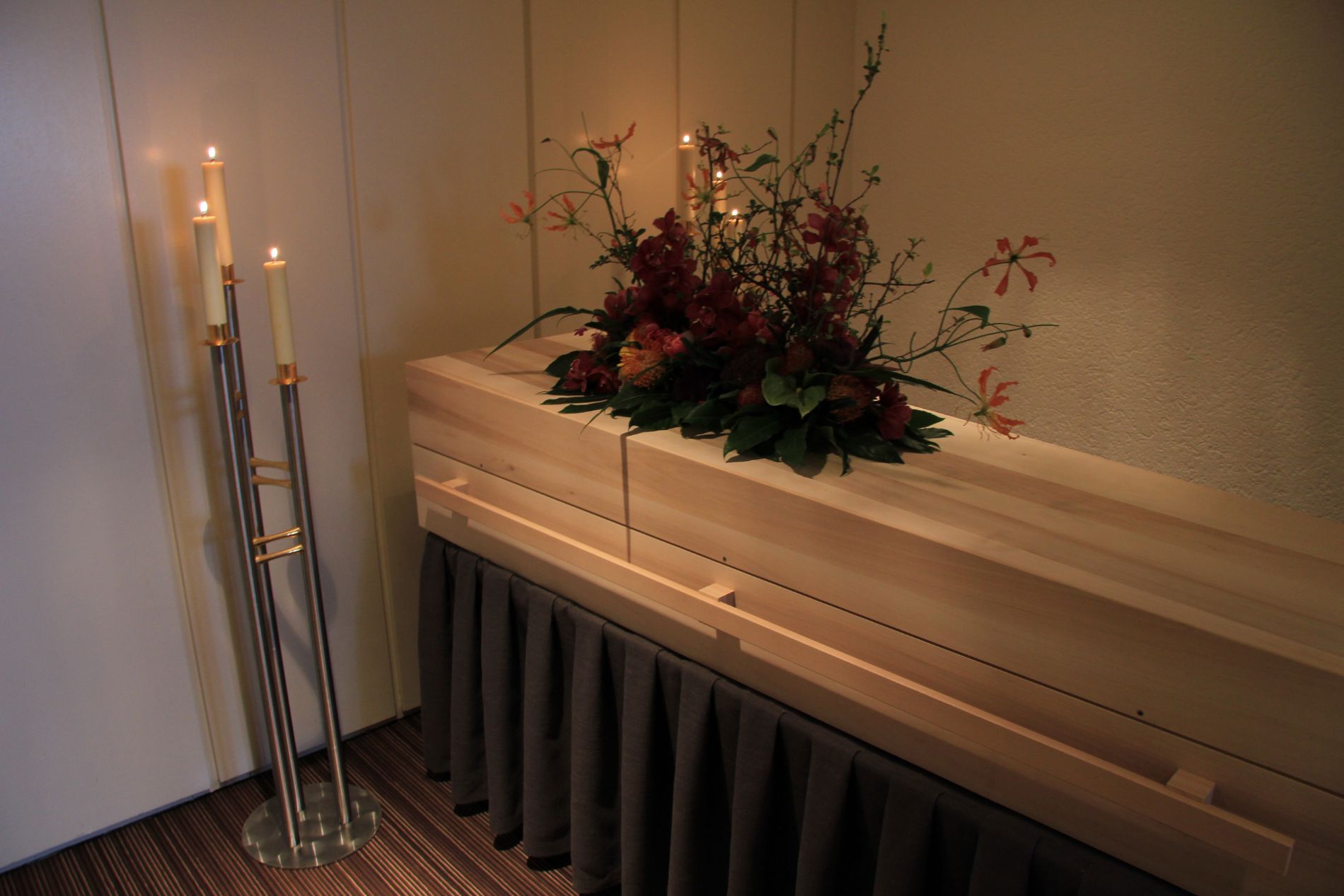 cassa funebre con copribara