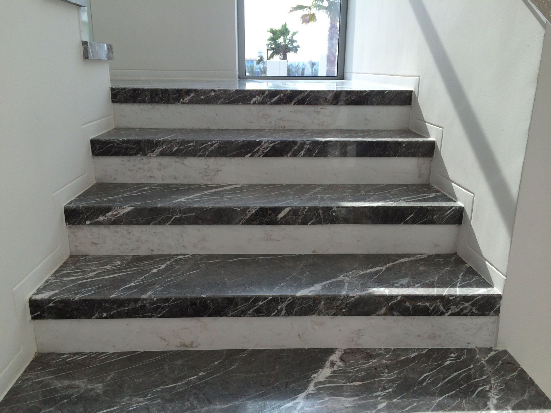 Scala in marmo