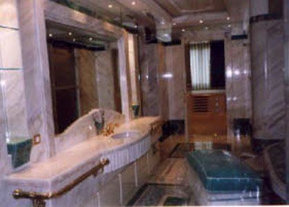 TOP realizzato in MARMO CALACATTA ORO