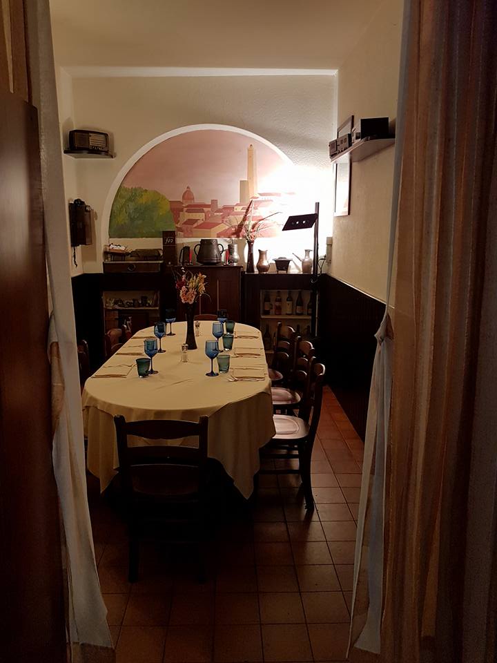 restaurant room