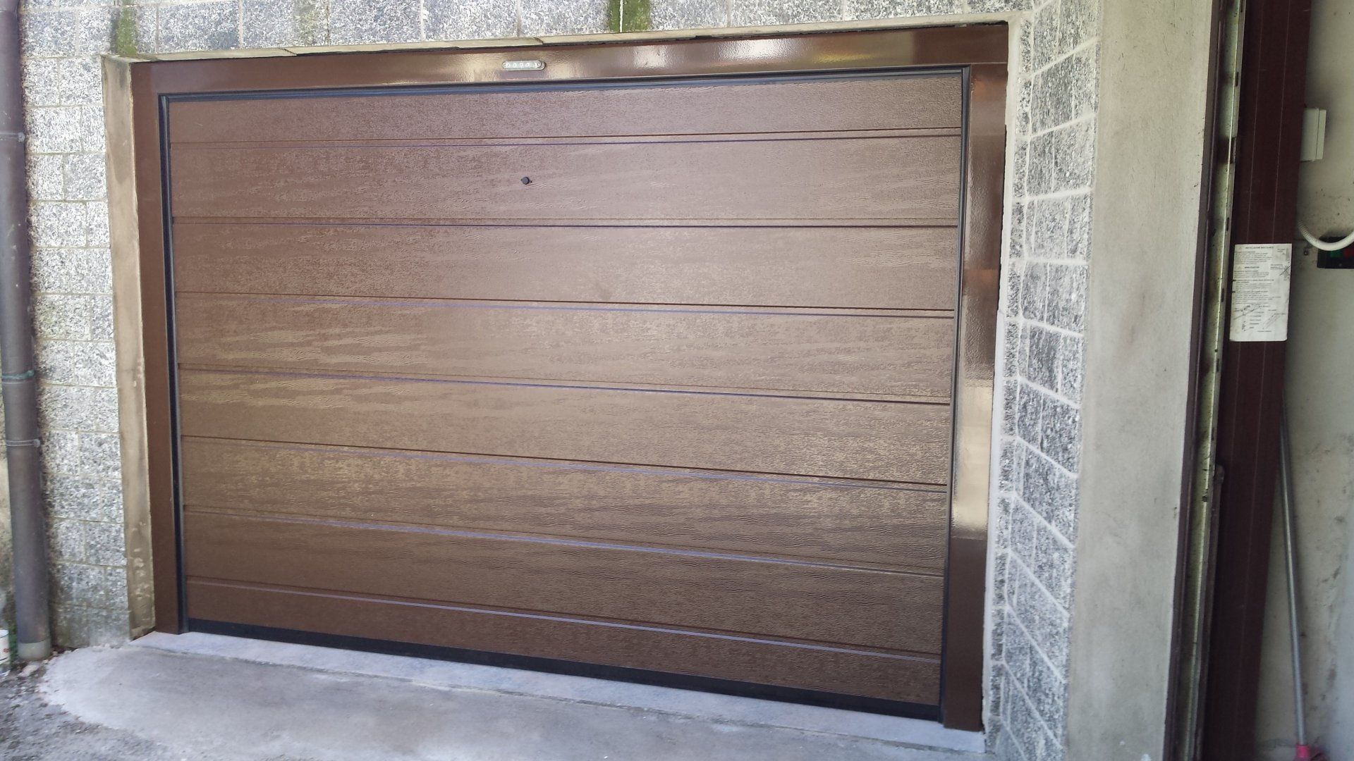 portone in legno