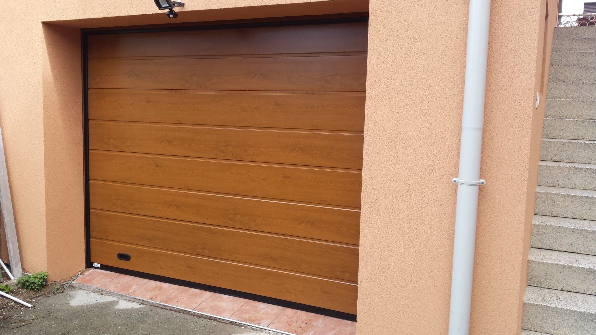 portone in legno