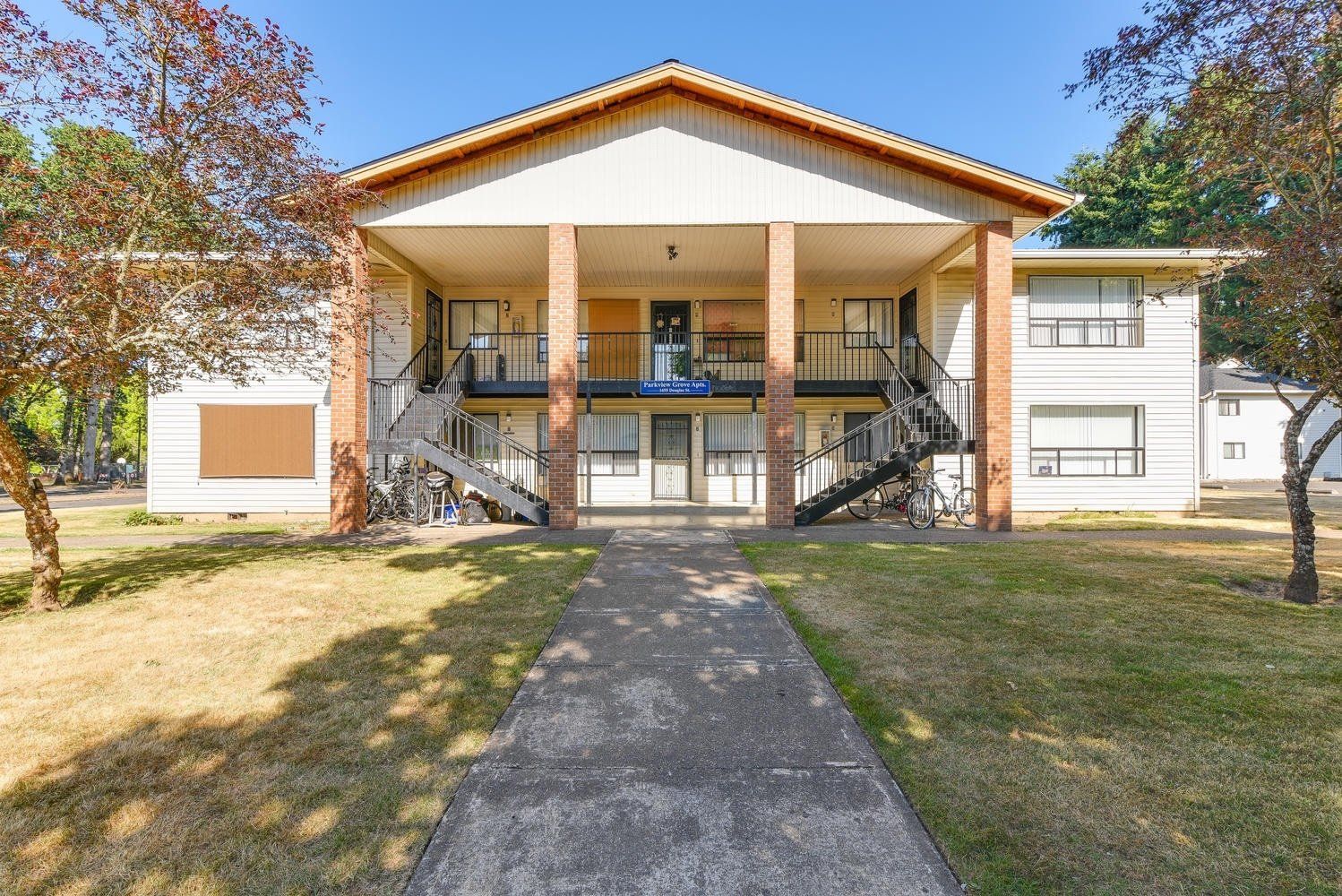 A large apartment building with a walkway leading to it.