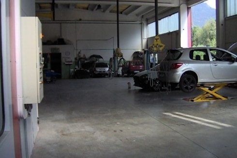 Officina per riparazione veicoli industriali