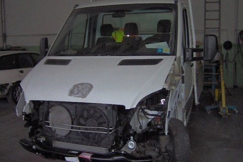 Van incidentato in un'officina