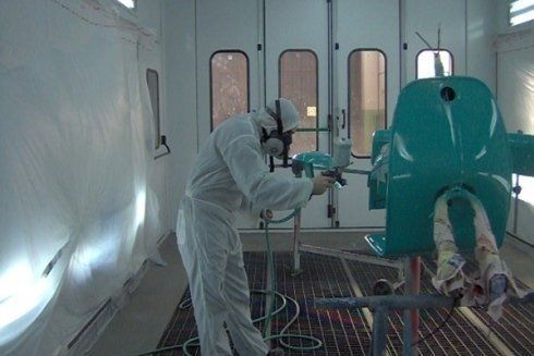 Servizio professionale di verniciatura spray della carrozzeria auto