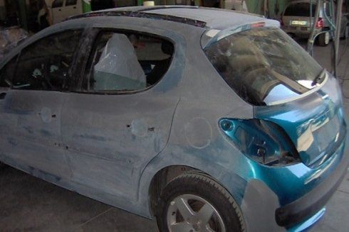 Servizio professionale di riverniciatura di carrozzerie auto