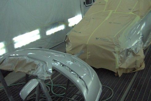 Verniciatura della carrozzeria di alcune auto