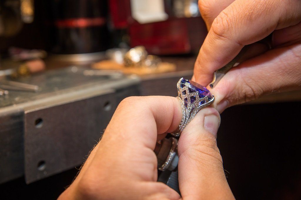 Realizzazione anello con pietra preziosa