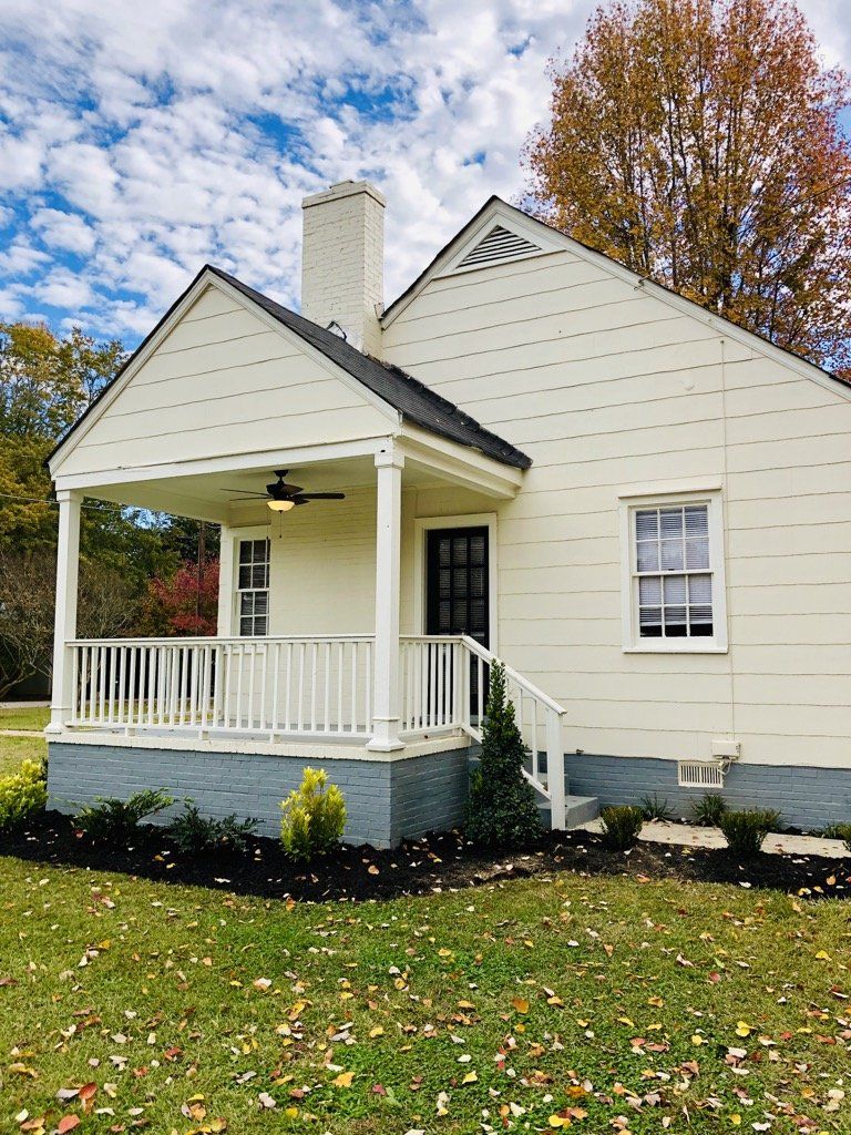 1050 Side porch