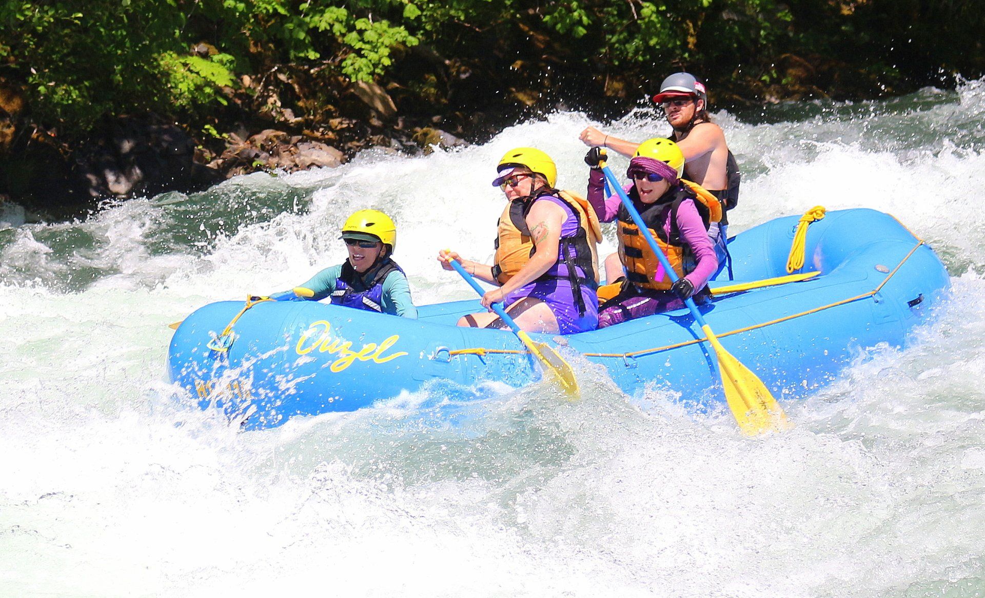 Umpqua River has fun whitewater and exciting rapids. 