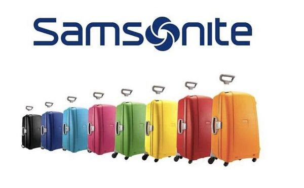 Logo Samsonite sopra una fila di valigie trolley colorate in posizione verticale
