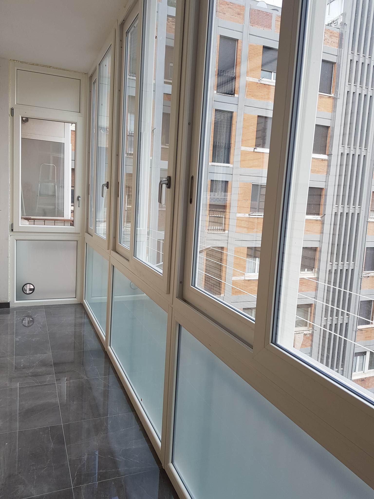 Vetrata continua in PVC
