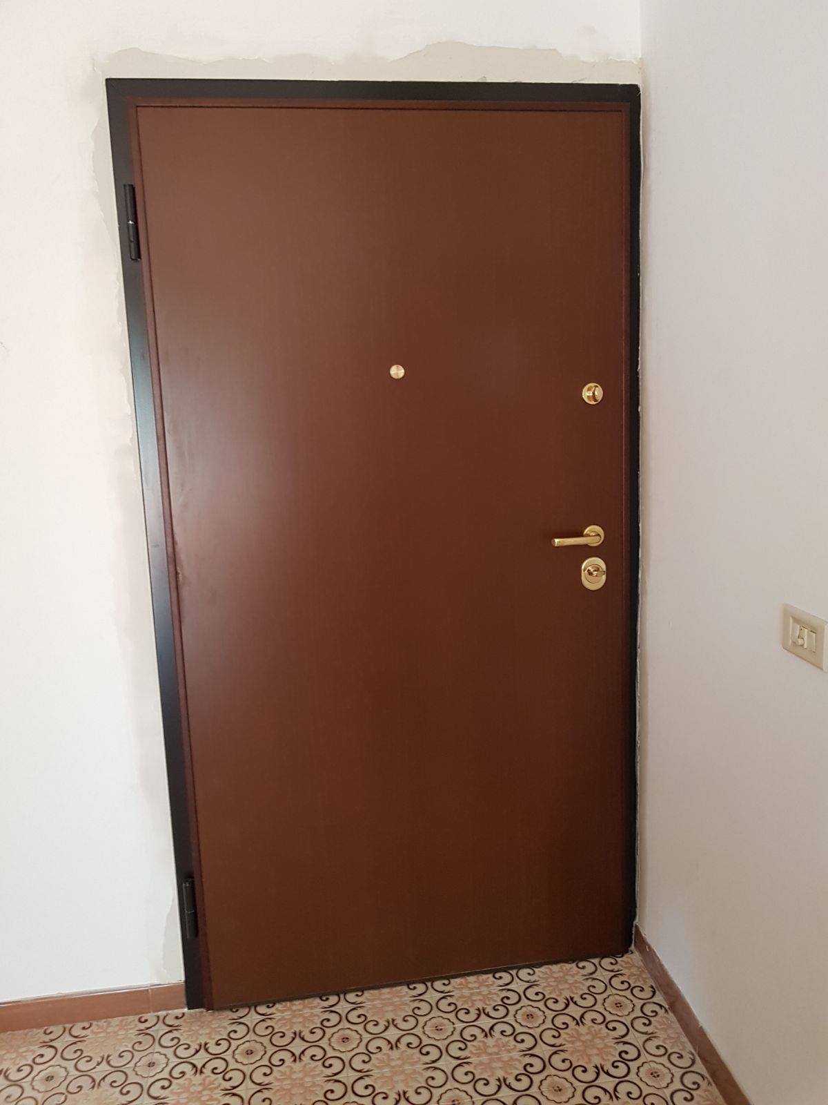 portone blindato marrone scuro