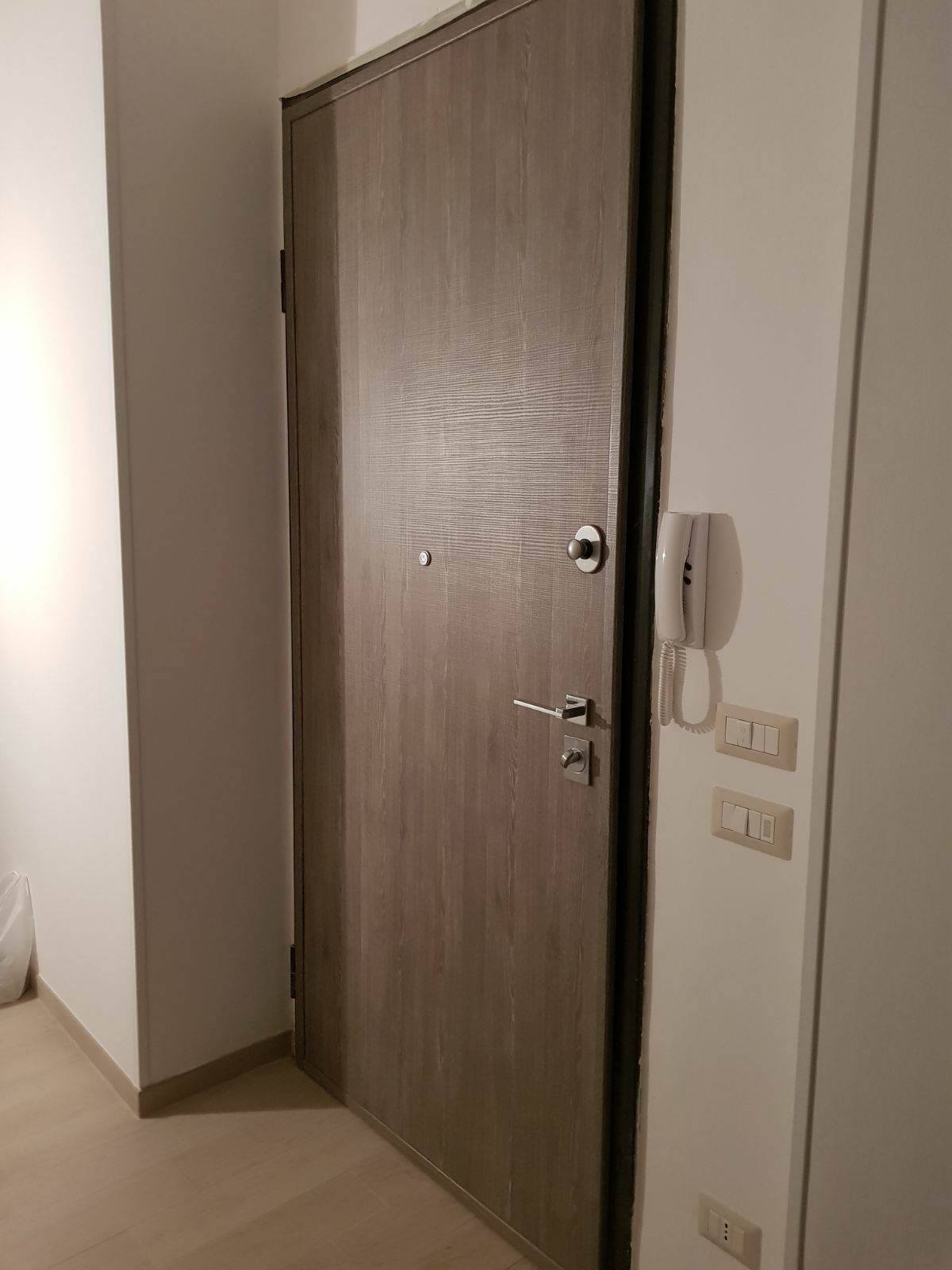 facciata interna di portone blindato