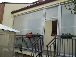 zanzariera davanti casa
