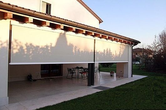 casa con tenda bianca