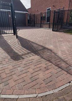 driveway gate entrance
