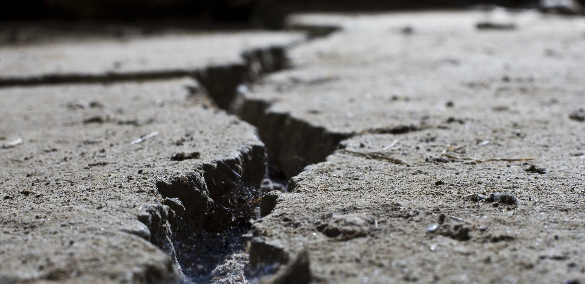 Road with a huge crack — Coatesville, PA — Bill & Sons Paving LLC Road with a huge crack — Coatesville, PA — Bill & Sons Paving LLC