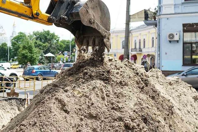 pala meccanica in cantiere