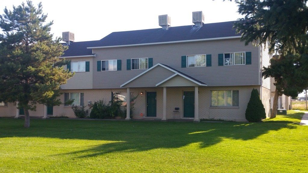 Lakeview Apartments
