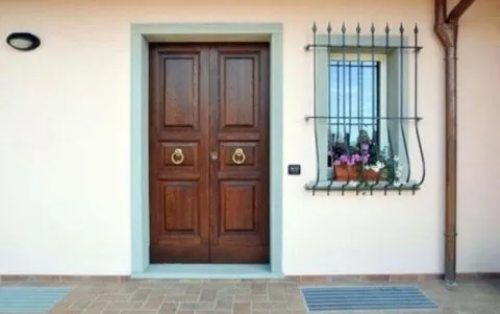 porta d'ingresso in legno