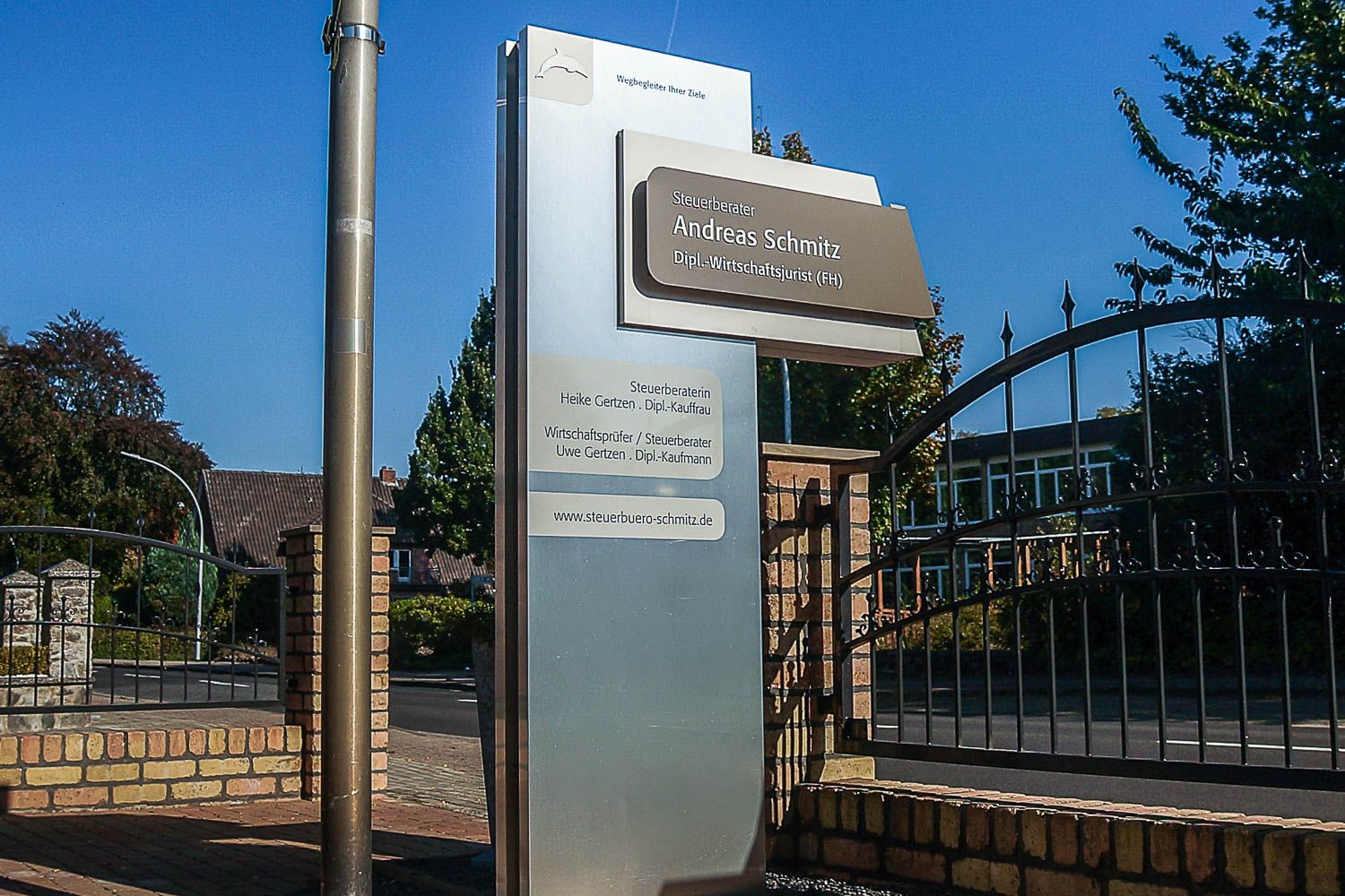 Ein großes Schild mit der Aufschrift "St. Joseph"
