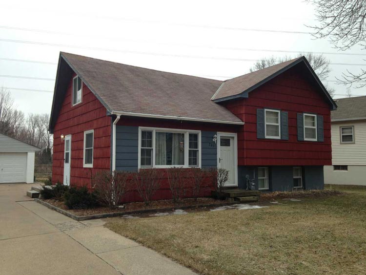 House before repainting- Twin Cities, MN - Rick's Roofing House before repainting- Twin Cities, MN - Rick's Roofing