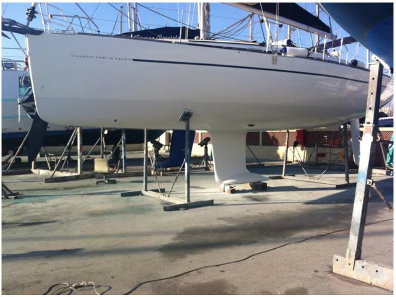 Harmony 38 Sailyacht with activated JT50 Bow Jet Thruster