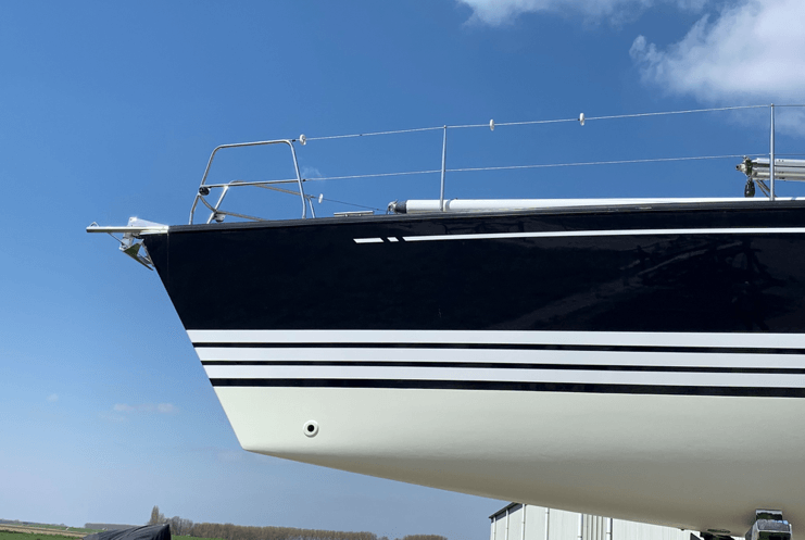 A very clear picture how small a Jet Thruster nozzle actually is. Located just below the waterline, the powerful jet is expelled from this nozzle and will push the yacht into the opposite direction